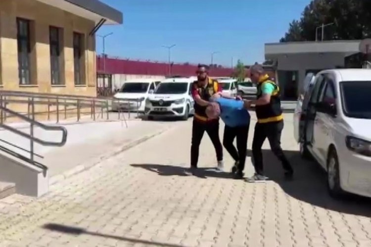 46 yıl hapisle aranan dolandırıcı sokağa çıkınca yakalandı 