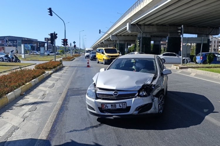 Kırmızı ışık ihlali kazaya yol açtı