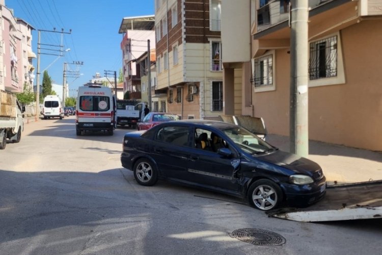 Bursa'da kamyonet ve otomobil çarpıştı! 2 kişi yaralı