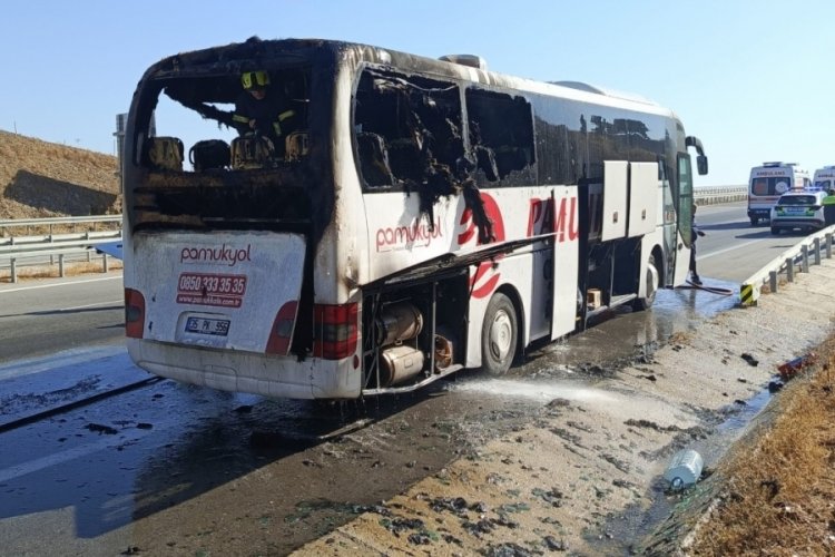 Aydın'da yolcu otobüsü alevlere teslim oldu 