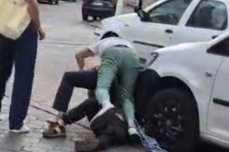 Sokak ortasında yaşanan bıçaklı kavgada dehşet anları