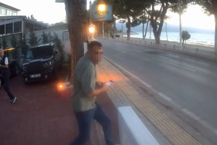 Bursa'da kafede oturan gruba silahlı saldırı! O anlar kamerada...