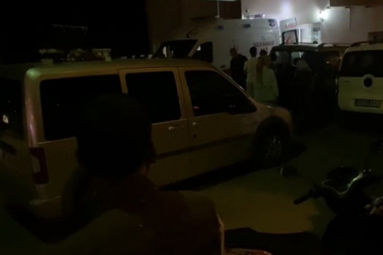 İki aile kavga etti, otomobil tarandı! Ölü ve yaralı var...