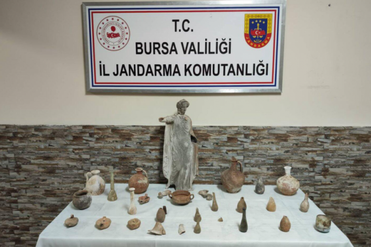 Bursa'da jandarmadan tarihi eser operasyonu!&nbsp;Roma ve Bizans dönemine ait eserler ele geçirildi 