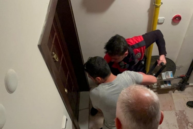"Eski eşim bıçakladı" diyen kadının kapısı kırıldı, gerçek herkesi şaşırttı