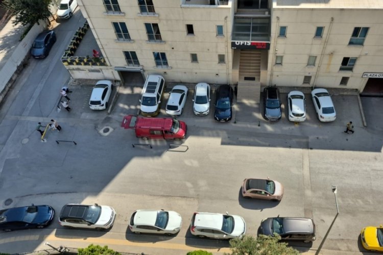 Bursa'da bir sokak demir köprülerle doldu: 'Yasal mı, değil mi?'