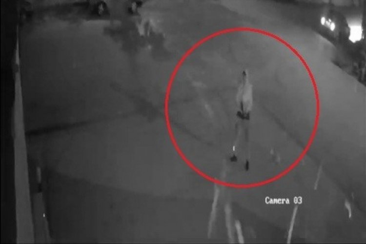 Kapüşonlu şüpheli, 15 dakika arayla 2 iş yerini pompalı tüfekle kurşunladı