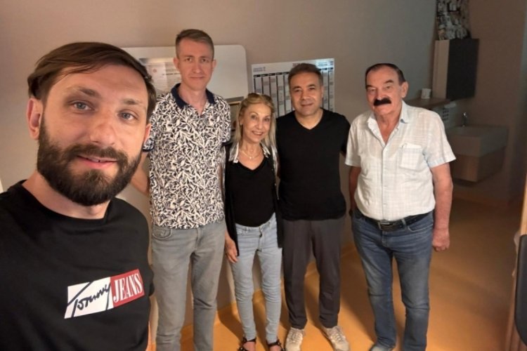 Bursa'da doktorların 'kaybedebiliriz' dediği hastayı, oğlunun arkadaşı karaciğerini vererek kurtardı!