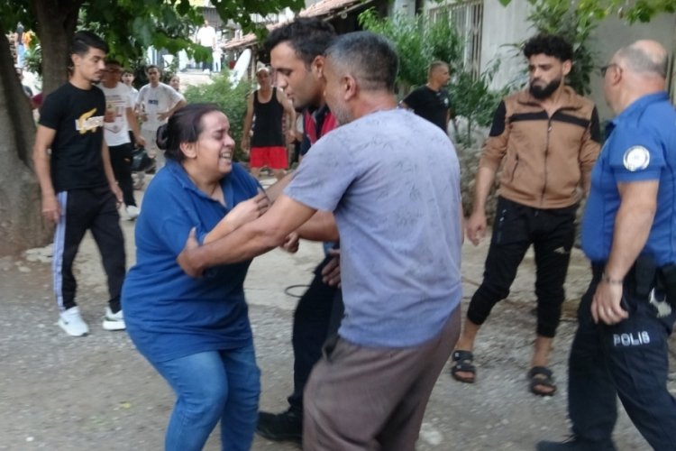Kızını alevlerin arasından çıkardı, evi gözlerinin önünde küle döndü 