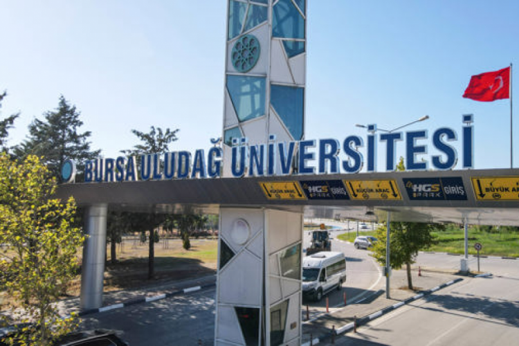Bursa Uludağ Üniversitesi Mimarlık Fakültesi Mimarlık bölümü öğrencilerinde ilk ders heyecanı