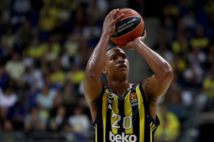Devon Hall: "Sezona kupayla başlamak güzel" 