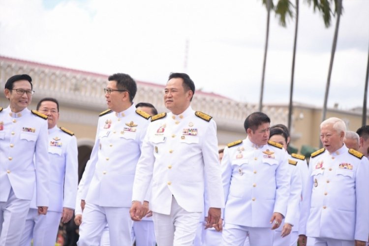 Tayland'da yeni hükümet göreve başladı