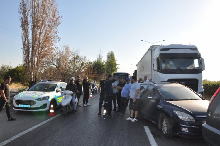 Manisa'da tır faciası: 1 &ouml;l&uuml;, biri polis 2 yaralı