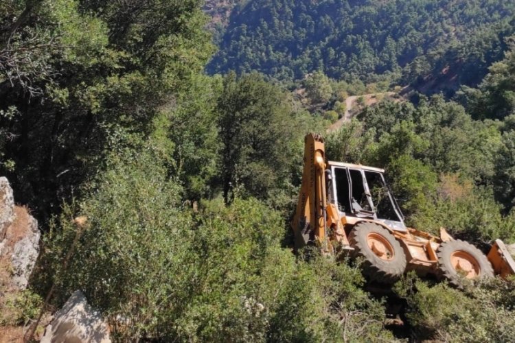Kepçe uçurumdan yuvarlandı! Operatör hayatını kaybetti...