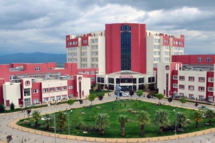 "Bıçak parası" aldığı iddia edilen akademisyen görevinden uzaklaştırıldı
