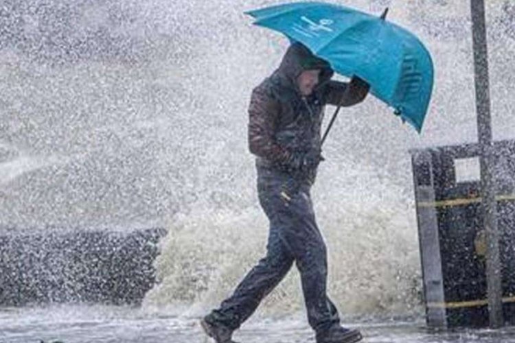 Beklenen yağış ve fırtına geldi: Meteoroloji İstanbul dahil 11 ile sarı kodlu uyarı verdi