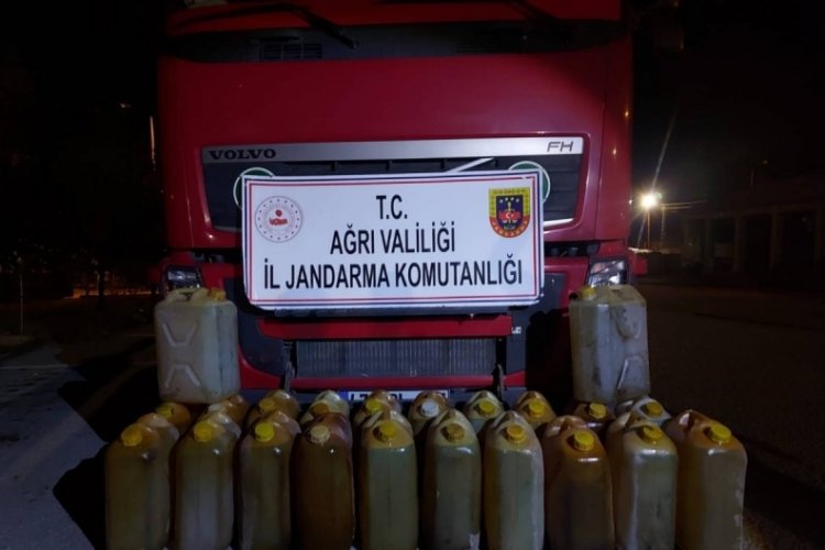 Ağrı'da yol kontrolünde kaçak akaryakıt ve sigara ele geçirildi 