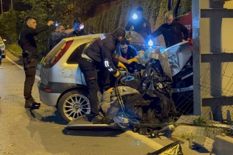 Hurdaya dönen otomobilde 2 kişi feci şekilde can verdi!