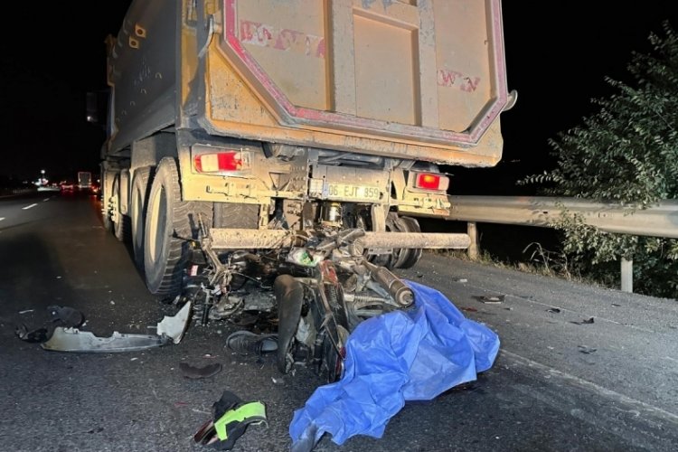 Korkunç kazada motosiklet sürücüsü hayatını kaybetti