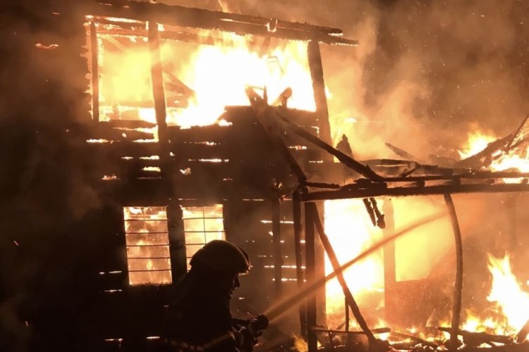 Ordu'da yangın korkuttu: 2 katlı ev kullanılamaz hale geldi 