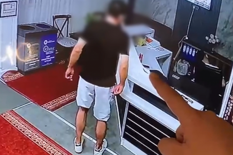 Bursa'da akılalmaz hırsızlık: Elini kolunu sallayarak çaldı
