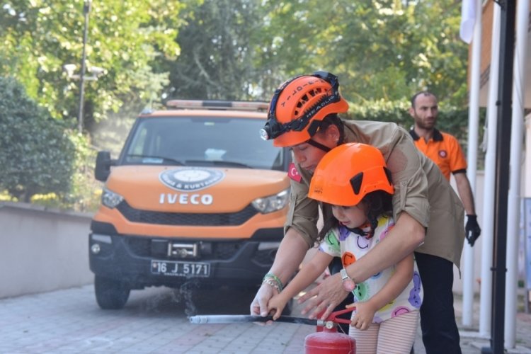 Minik itifayeciler göz kamaştırdı! 