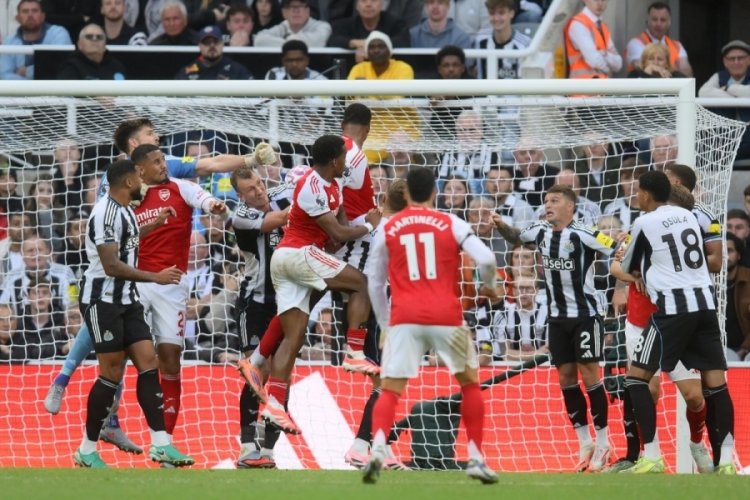 Arsenal, Newcastle United deplasmanında 3 puanı son dakikada aldı 