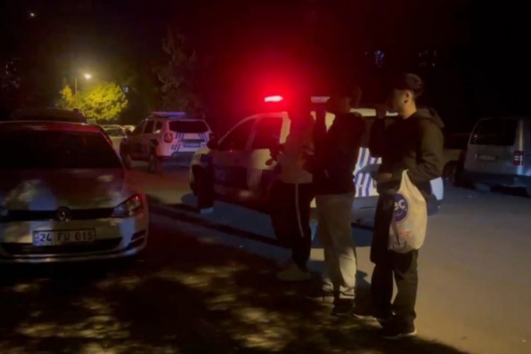 Asayiş olayını çekirdek çitleyerek izlediler 
