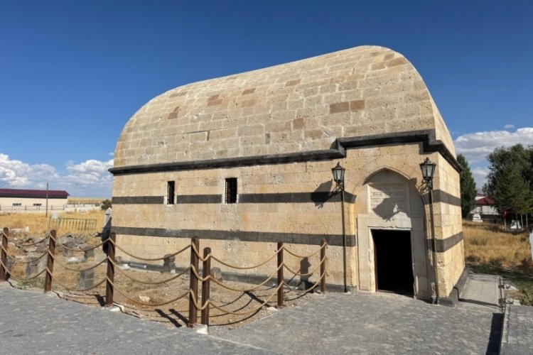 Ağrı'da tarihi Hamur Kümbeti restore edilerek yeniden ziyarete açıldı