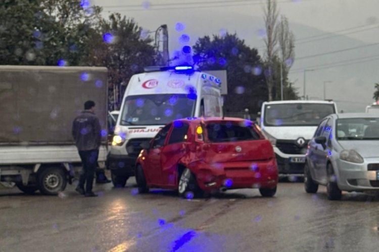 Bursa'da yağmur yağınca ortalık karıştı! Kazalar peş peşe...