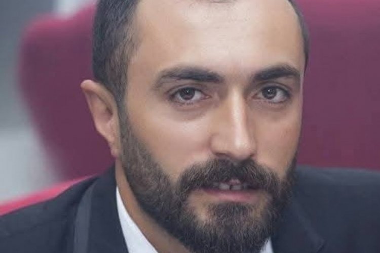 Devrilen traktörün altında kaldı, hayatını kaybetti 