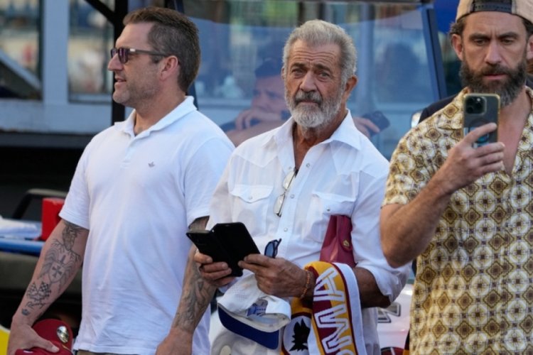 Mel Gibson İtalya'da futbol maçı seyretti
