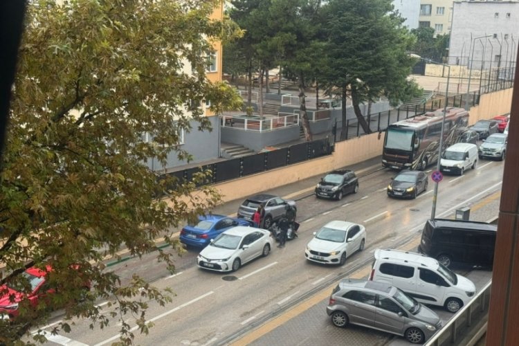 Bursa'da yağış kaza getirdi