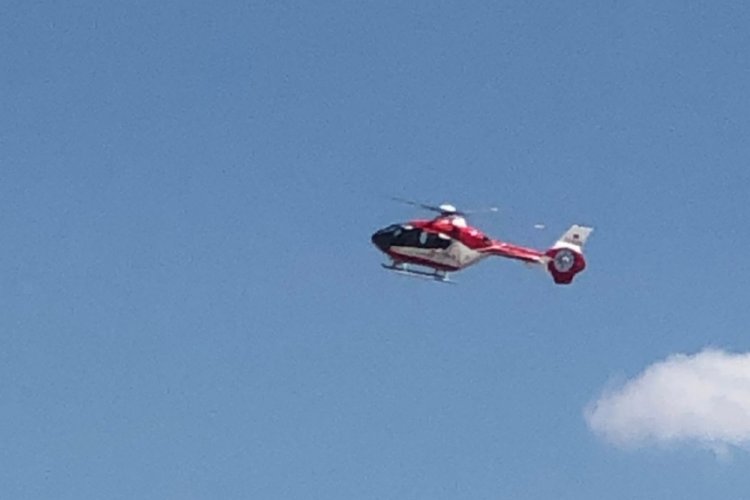 Parmağı kopan vatandaş için ambulans helikopter havalandı 