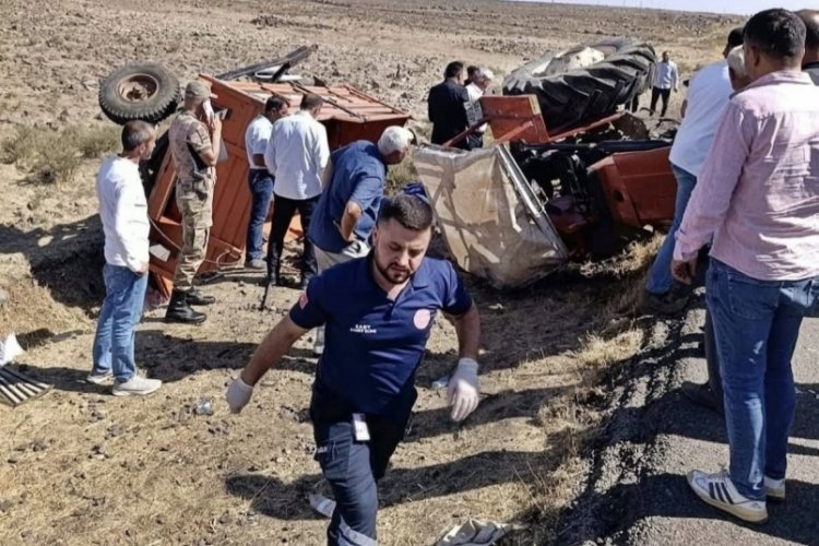 Traktör devrildi: 1 ölü, 4 yaralı