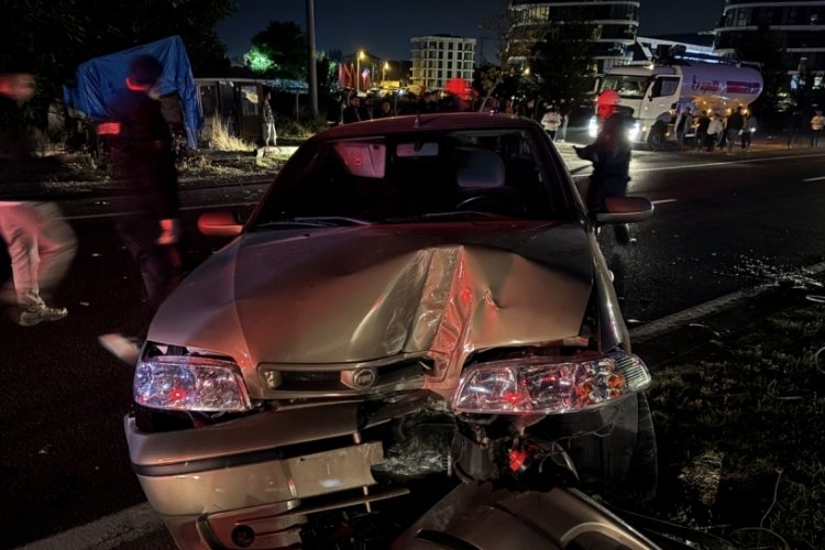 Alkollü sürücü elektrik direğine çarptı: 1 yaralı 