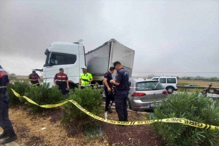 Zincirleme trafik kazasında ölü ve yaralılar var...