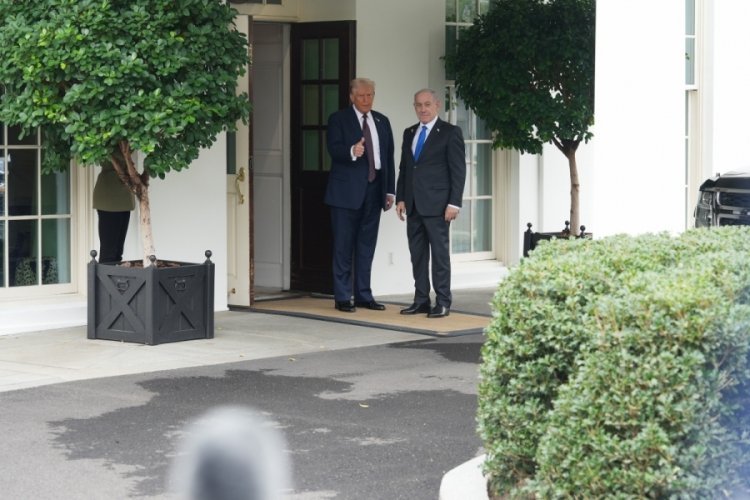 Trump ve Netanyahu Beyaz Saray'da bir araya geldi
