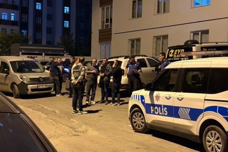 Küçük çocuk, üvey babasını bıçaklayarak katletti!