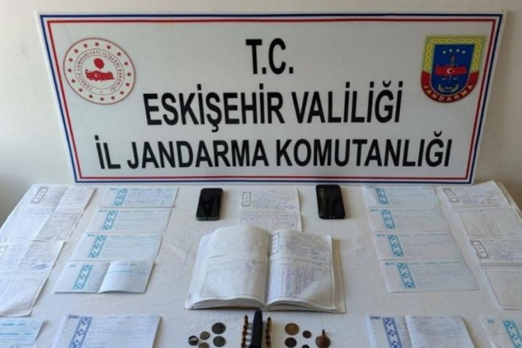 Vatandaşlara zorla senet imzalatarak borçlandırıyorlardı! Yakalandılar...
