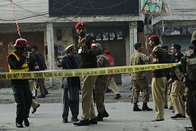 Pakistan'da bombalı araçla saldırı! Çok sayıda ölü ve yaralı var 