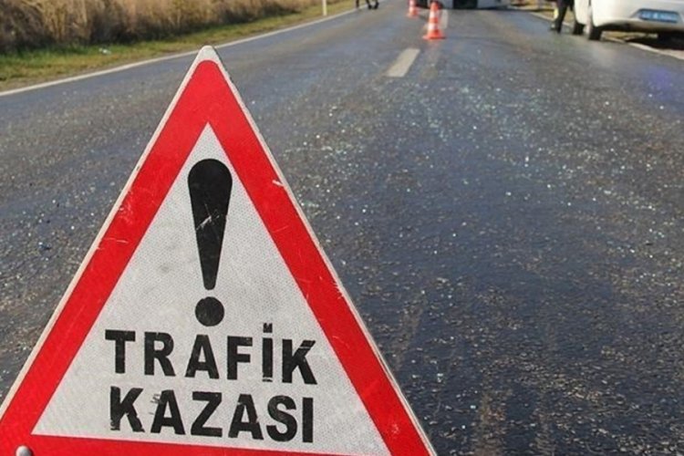 Tırın çarptığı otomobilin 18 yaşındaki sürücüsü yaşamını yitirdi 