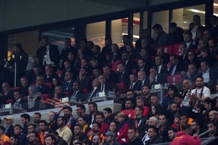 Bakan Bak, Galatasaray - Liverpool maçını takip etti 