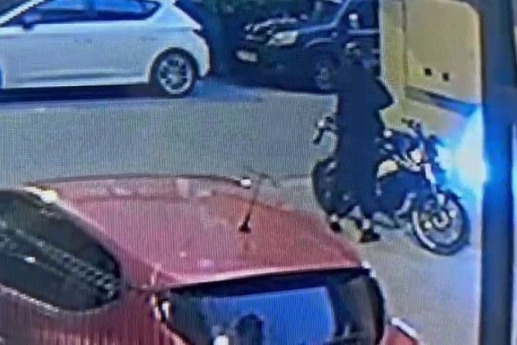 27 yaşındaki gencin katil zanlısı kapı &ouml;n&uuml;nde b&ouml;yle beklemiş