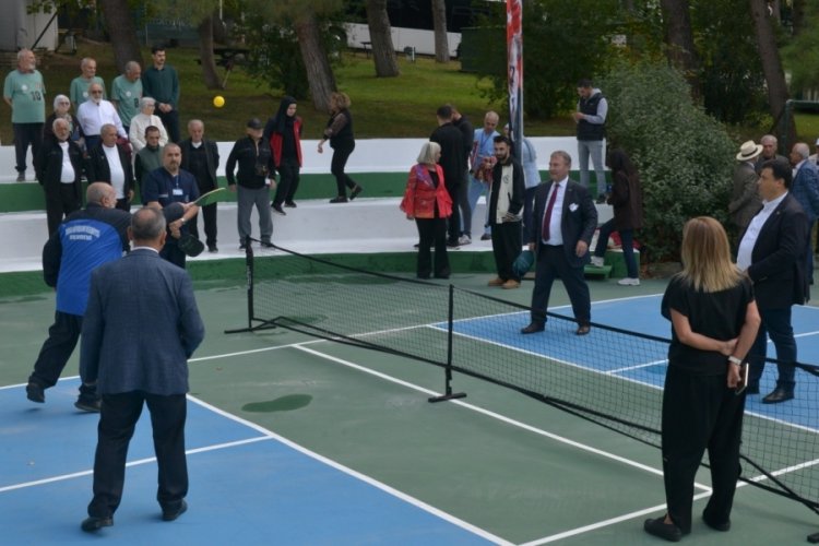 Bursa'da Türkiye'nin ilk ve tek huzurevi pickleball sahası açıldı!