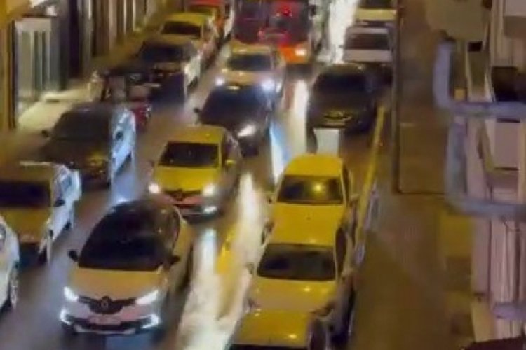 Bursa'da terör estirdi! Trafiği kesti, polis gibi davranıp...