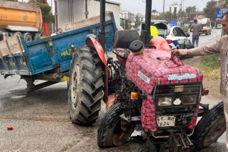 Tırla &ccedil;arpışan trakt&ouml;r&uuml;n s&uuml;r&uuml;c&uuml;s&uuml; hayatını kaybetti!
