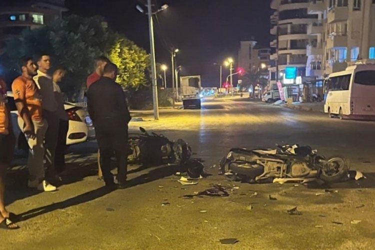 Motosikletler kafa kafaya &ccedil;arpıştı: 2 &ouml;l&uuml;
