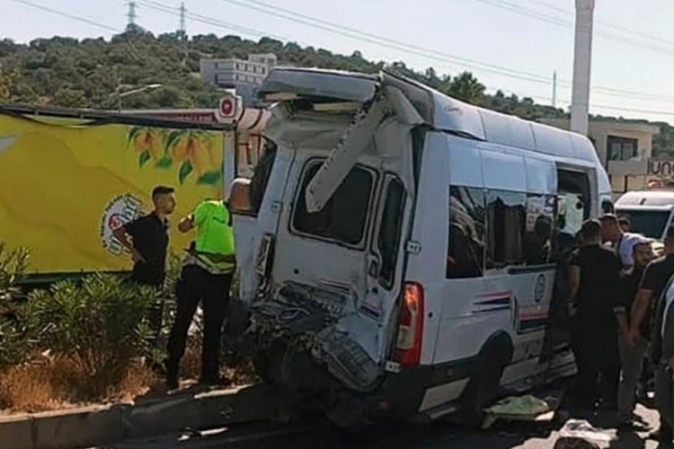 Aynı noktada yarım saat arayla iki kaza! &Ouml;l&uuml; ve yaralılar var