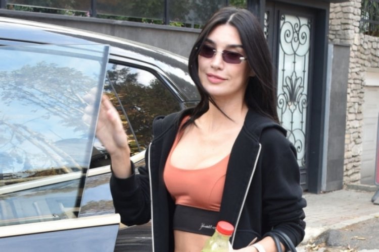 Burcu Kıratlı'dan aşk sorusuna ka&ccedil;amak cevap